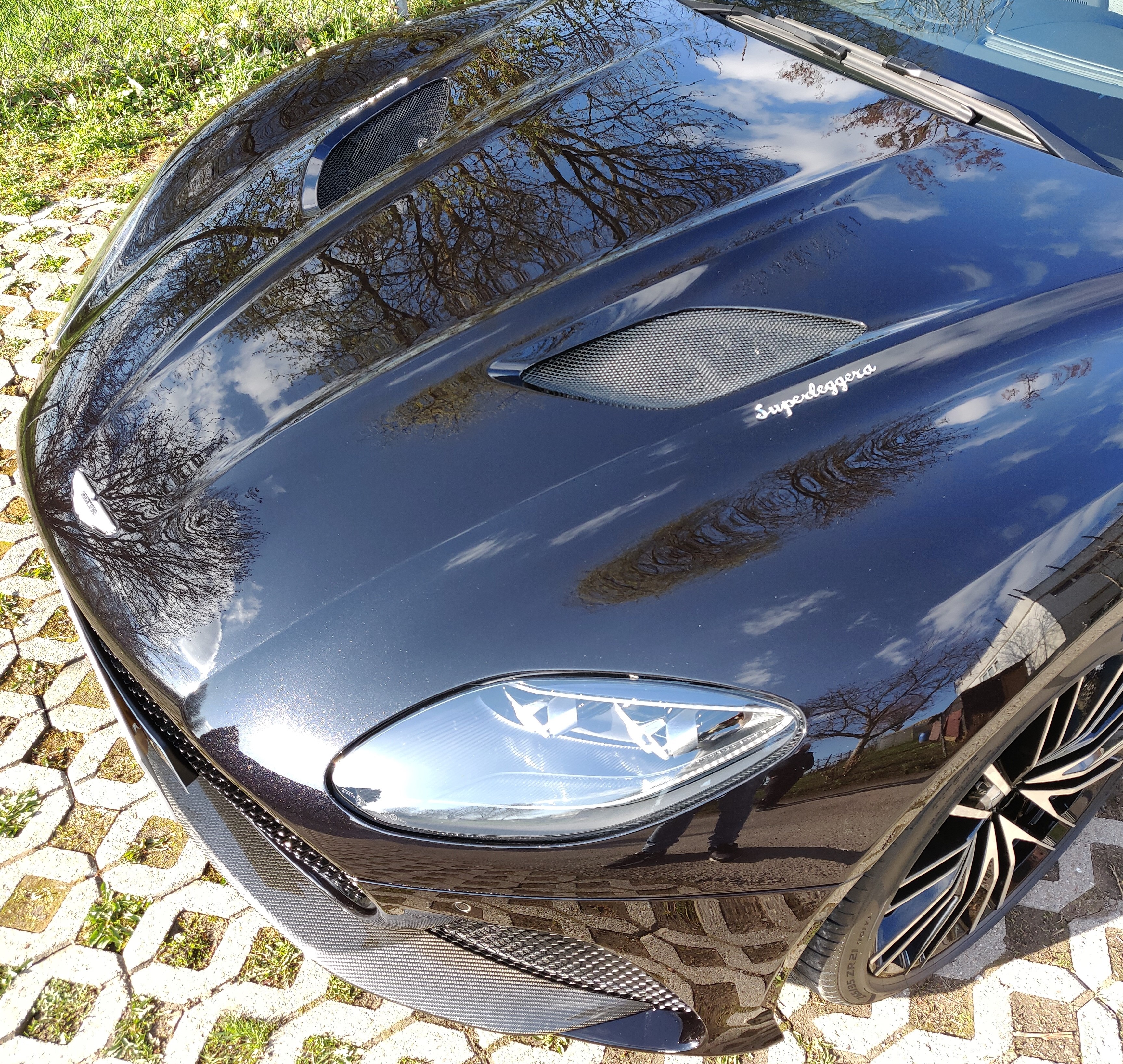 Aston Martin Superleggera 