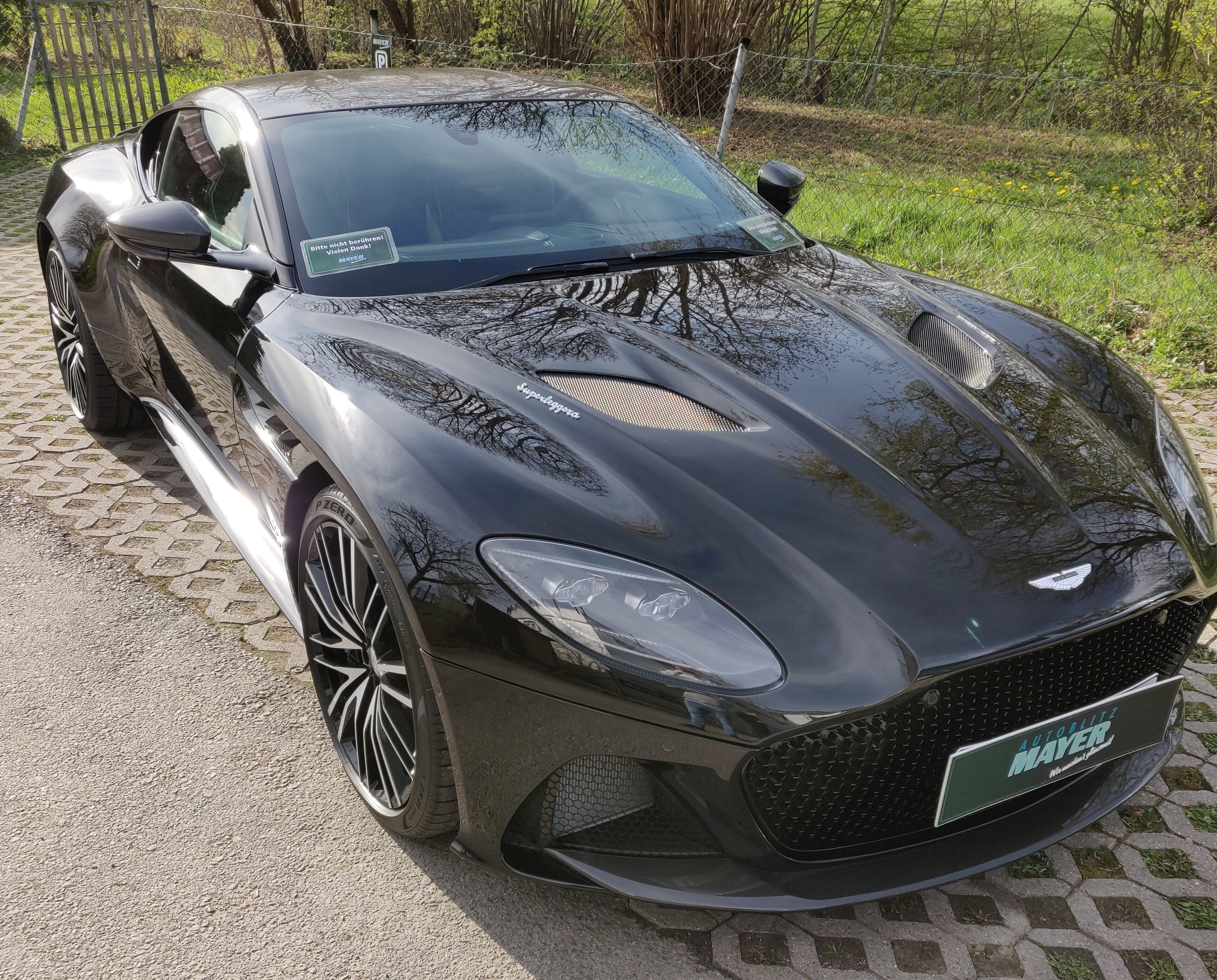 Aston Martin Superleggera 