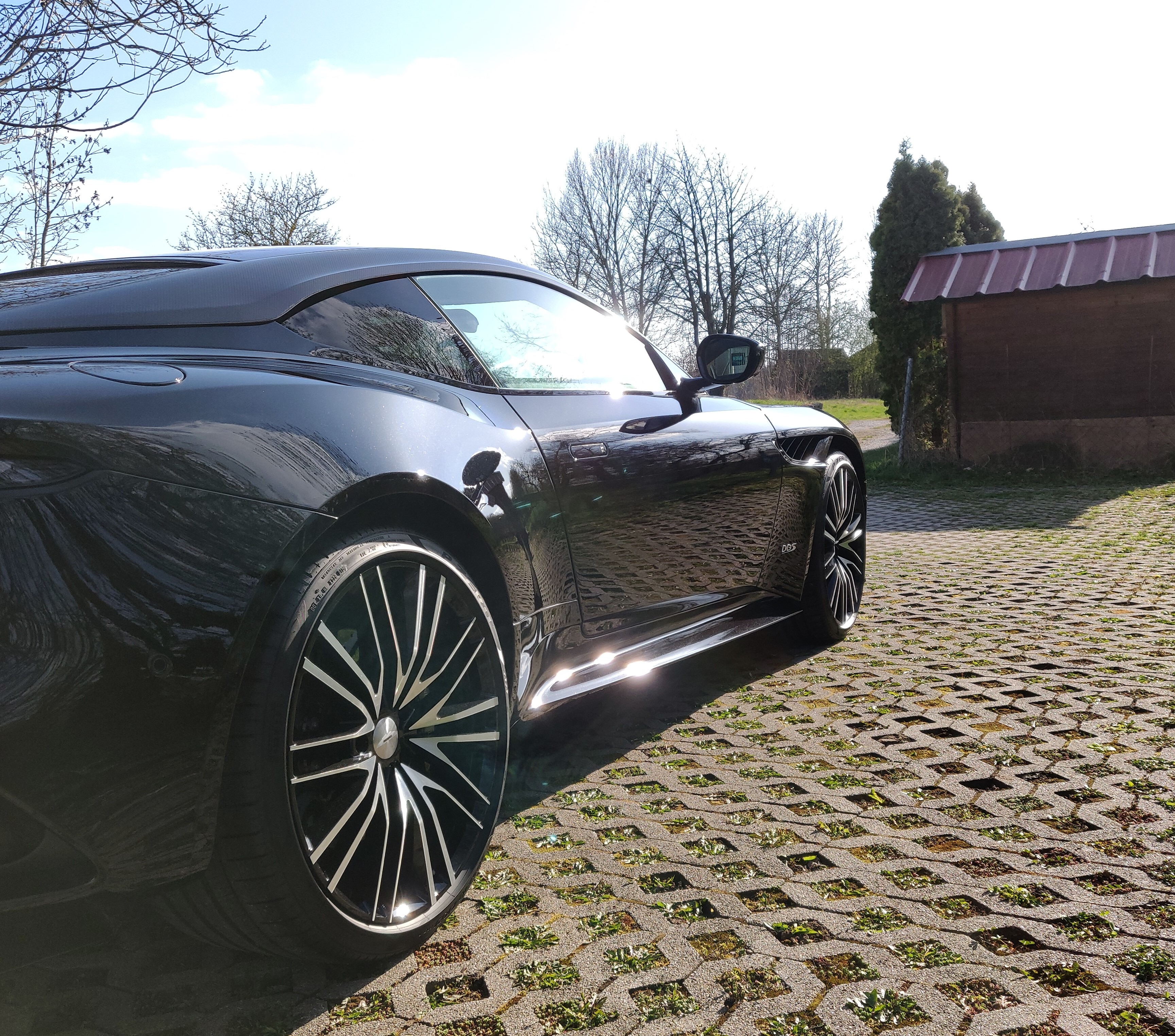 Aston Martin Superleggera 