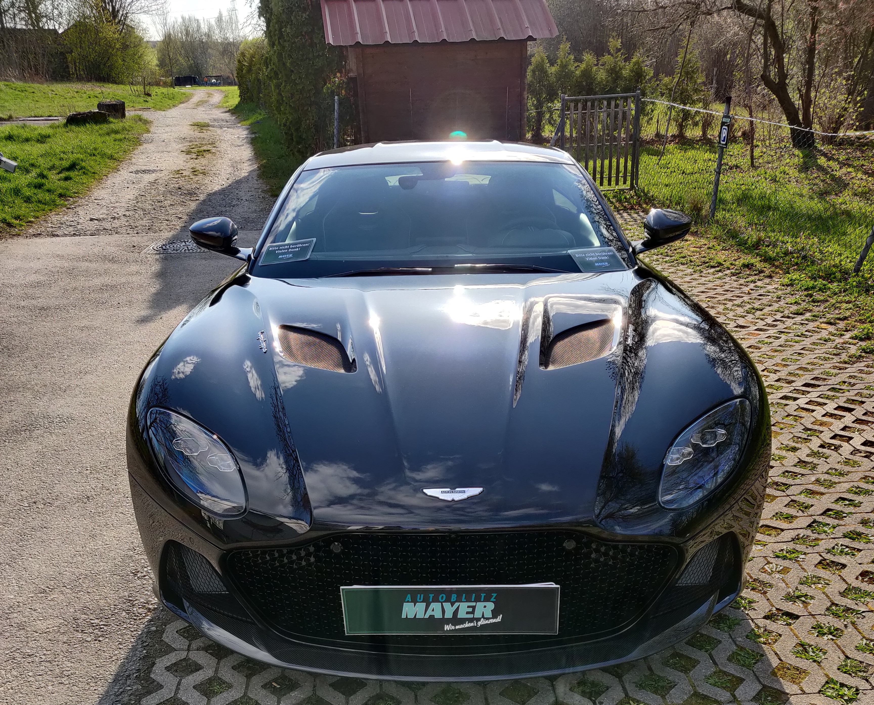 Aston Martin Superleggera 