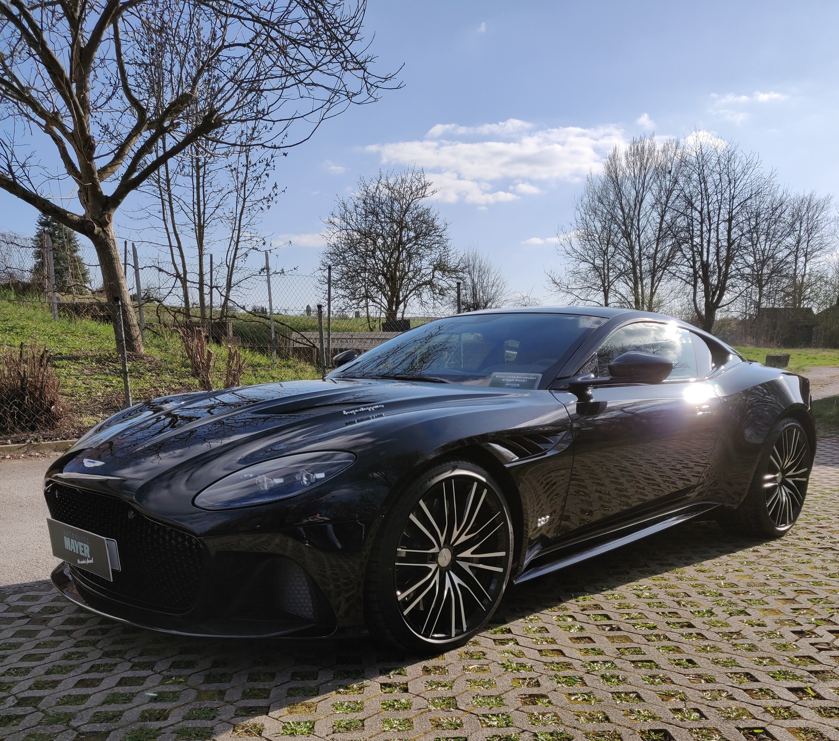 Aston Martin Superleggera 