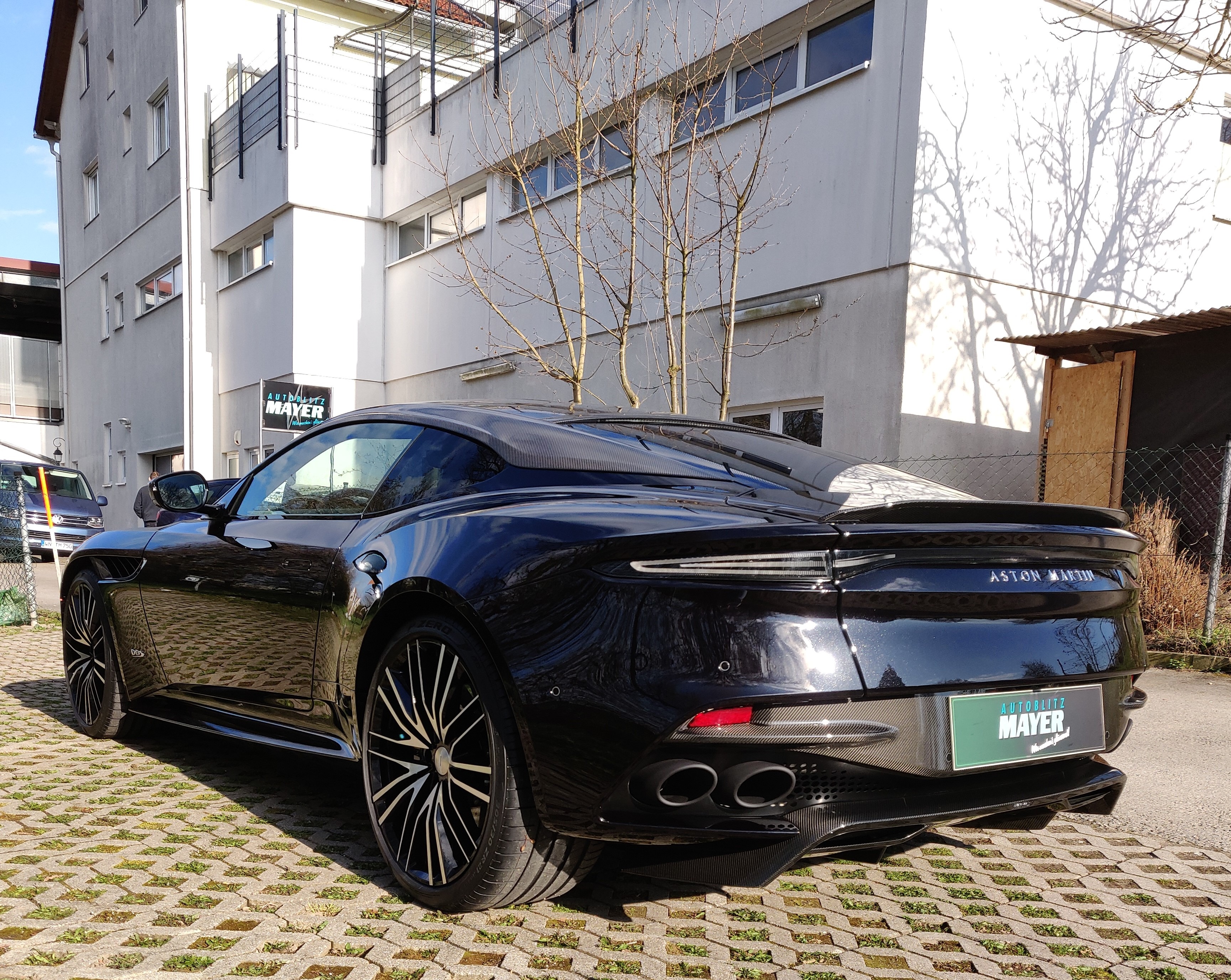Aston Martin Superleggera 