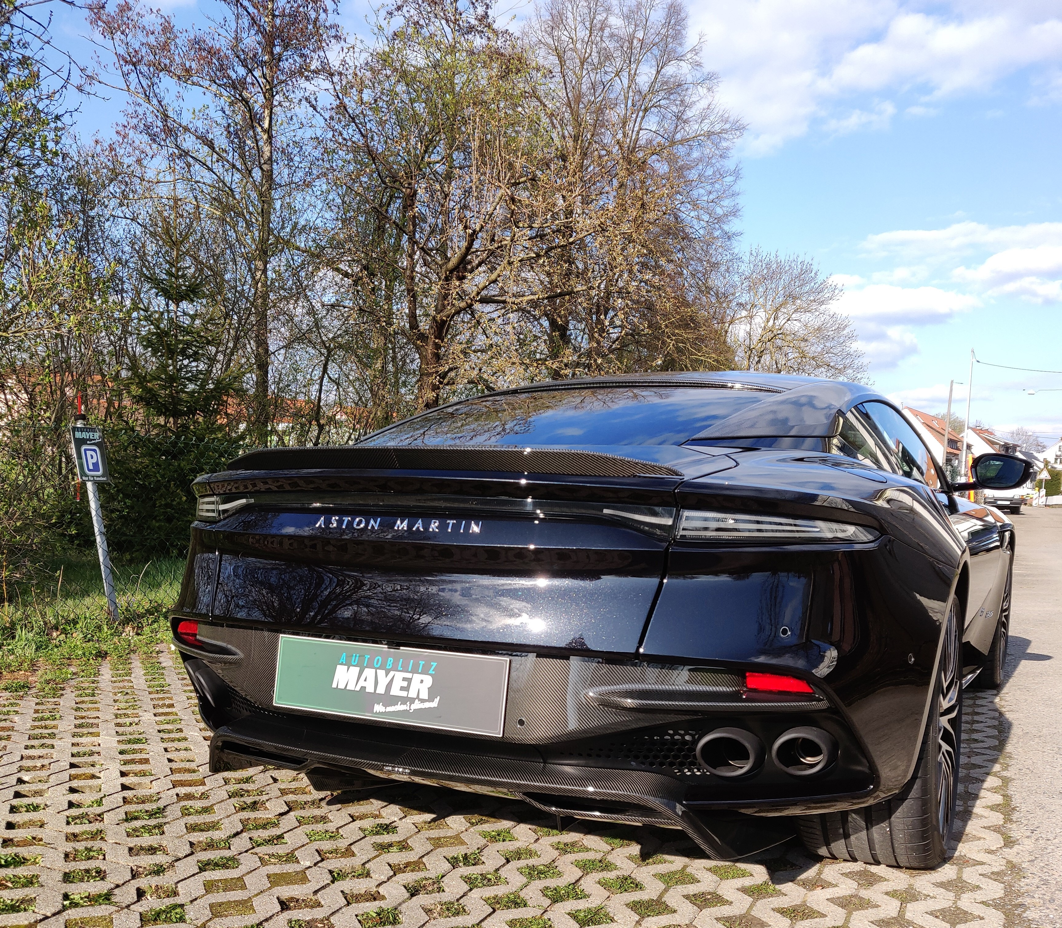 Aston Martin Superleggera 