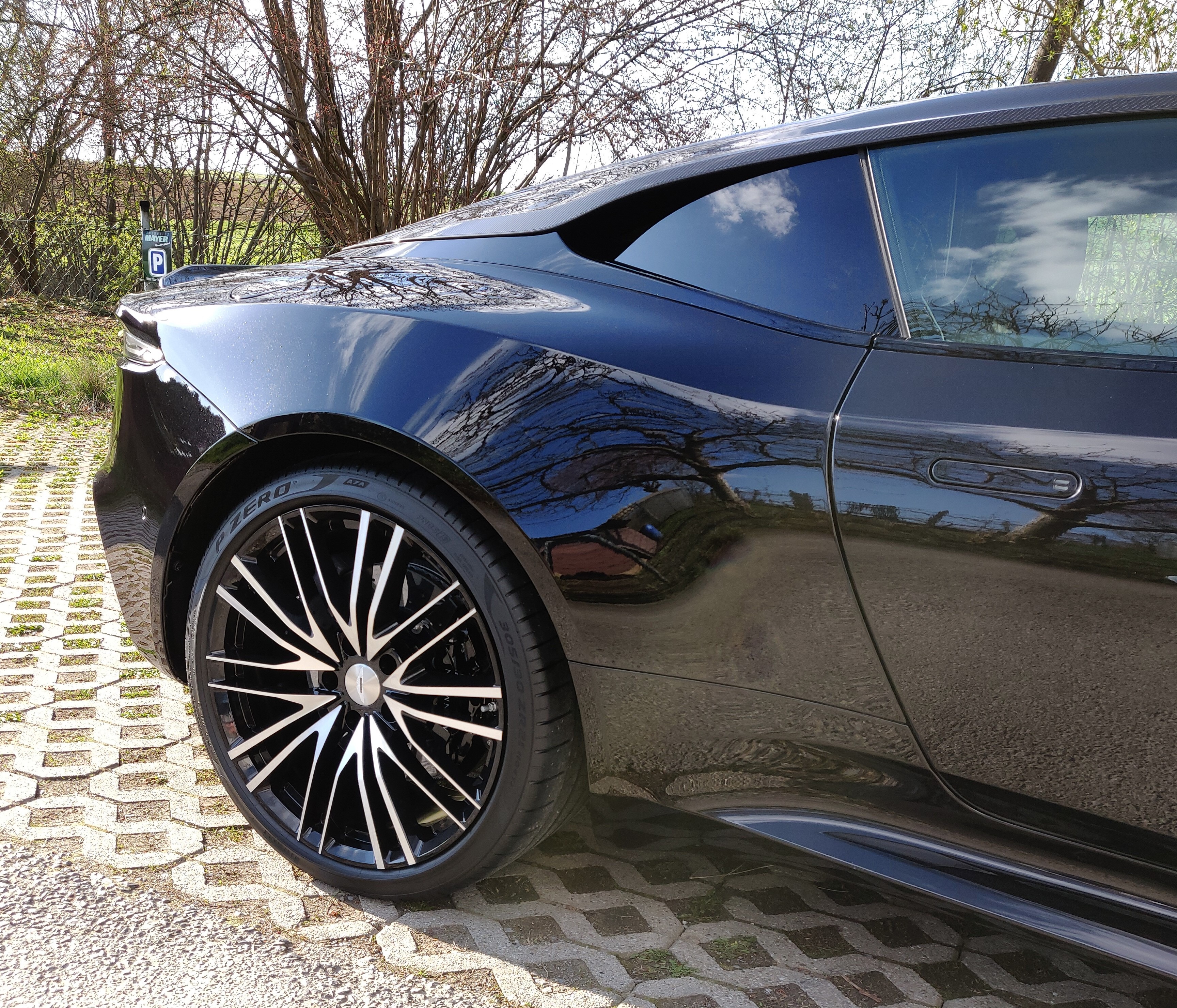 Aston Martin Superleggera 