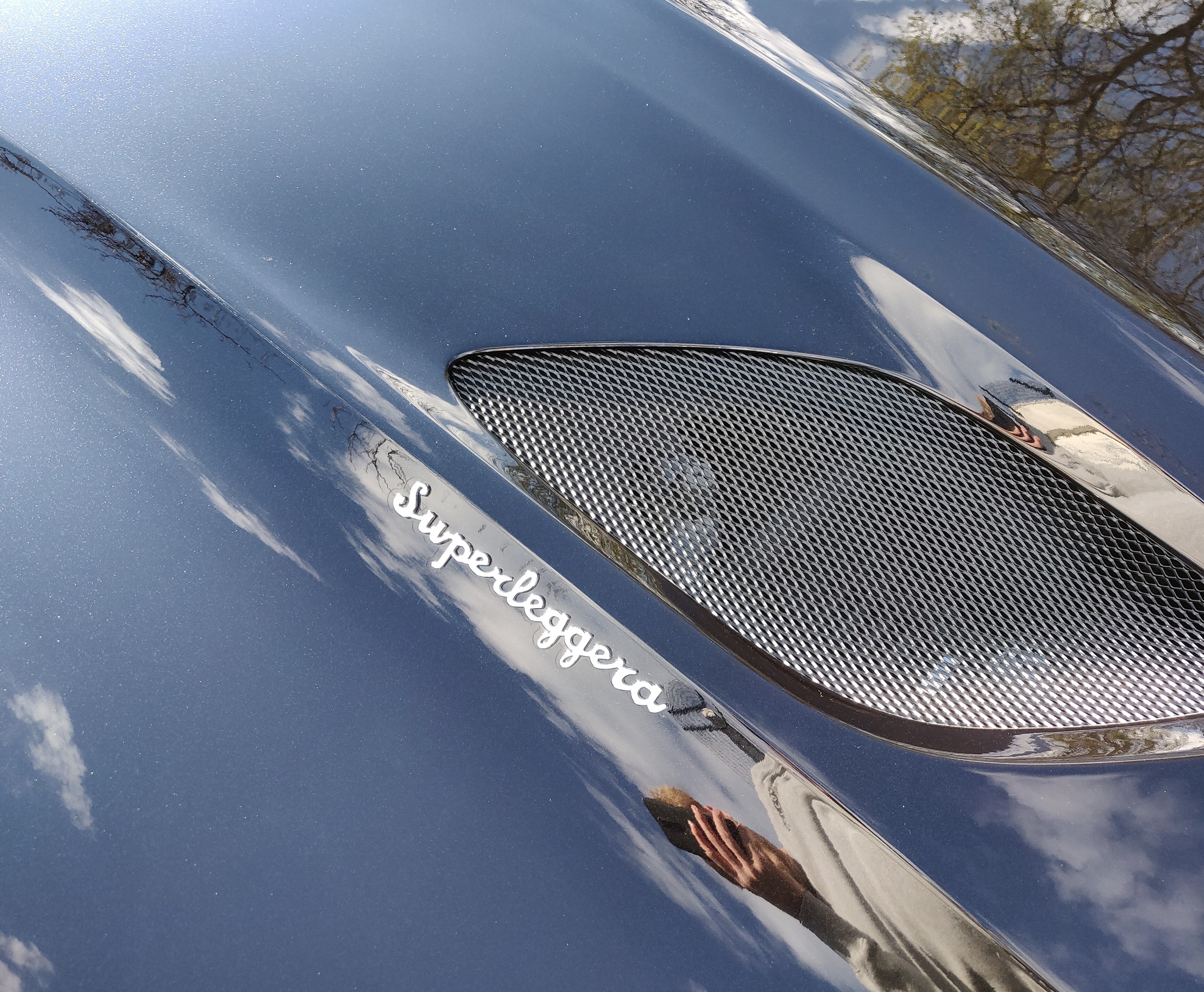 Aston Martin Superleggera 