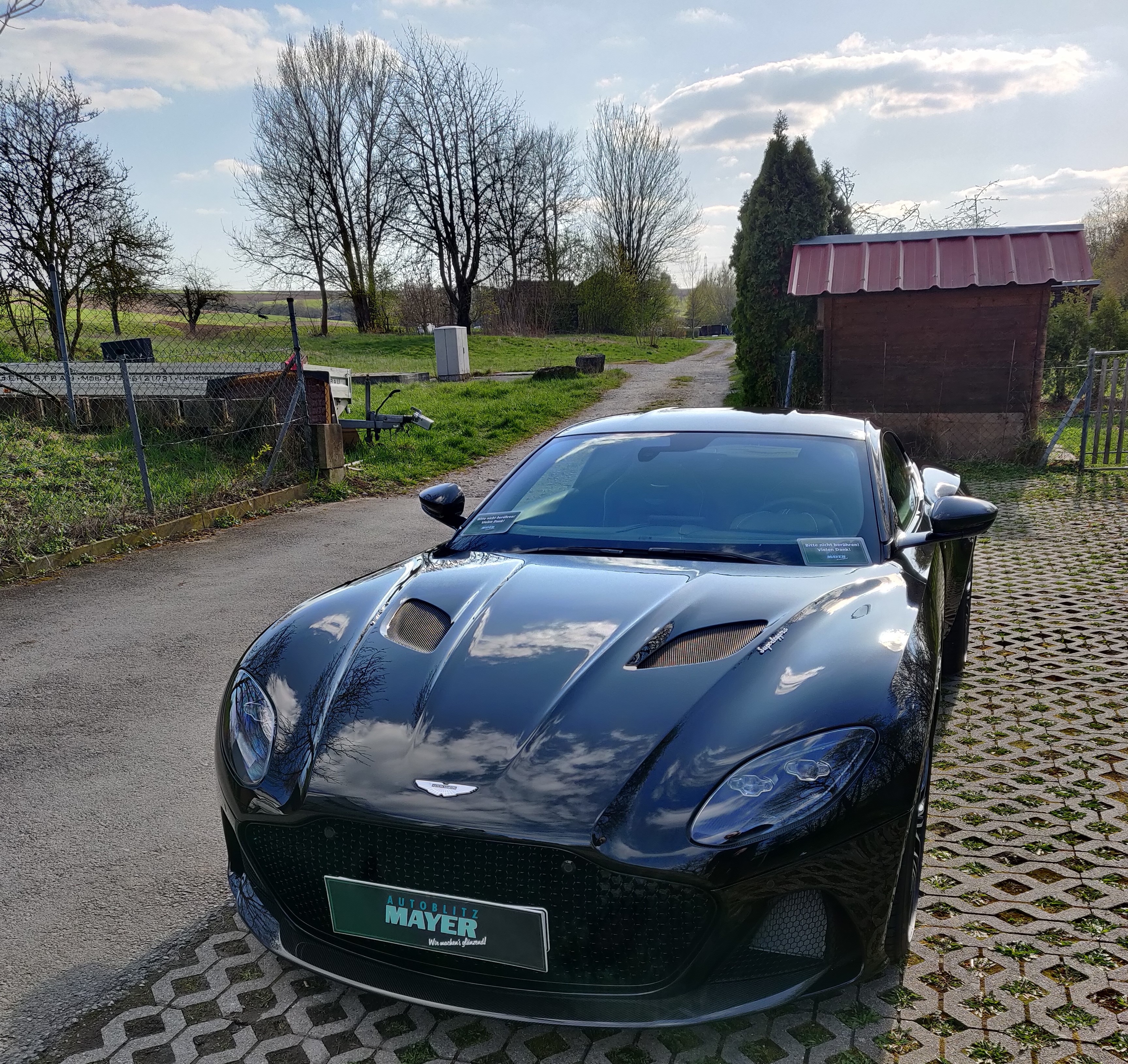 Aston Martin Superleggera 