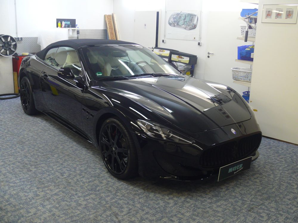 maserati uni schwarz