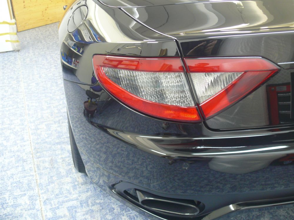 maserati uni schwarz